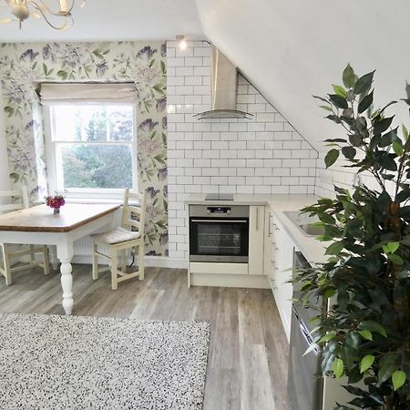The Mount Somerton Retreat - Nr Bruton, Glastonbury, The Spectacular Wells Cathedral, Millfield School, Leonardo Helicopters, Yeovilton Eksteriør billede