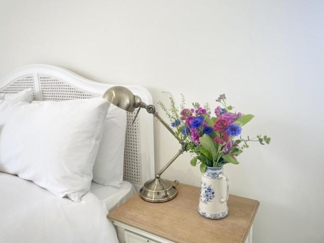 The Mount Somerton Retreat - Nr Bruton, Glastonbury, The Spectacular Wells Cathedral, Millfield School, Leonardo Helicopters, Yeovilton Eksteriør billede