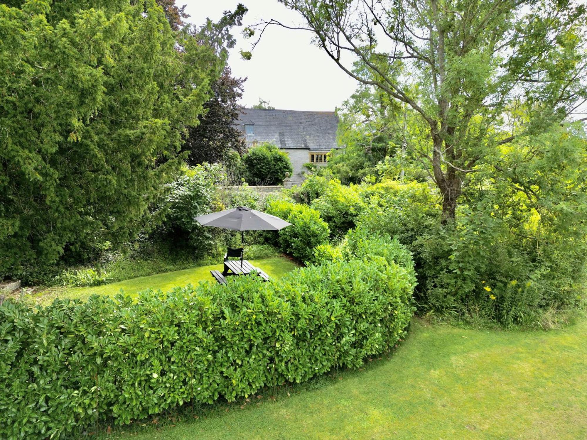 The Mount Somerton Retreat - Nr Bruton, Glastonbury, The Spectacular Wells Cathedral, Millfield School, Leonardo Helicopters, Yeovilton Eksteriør billede