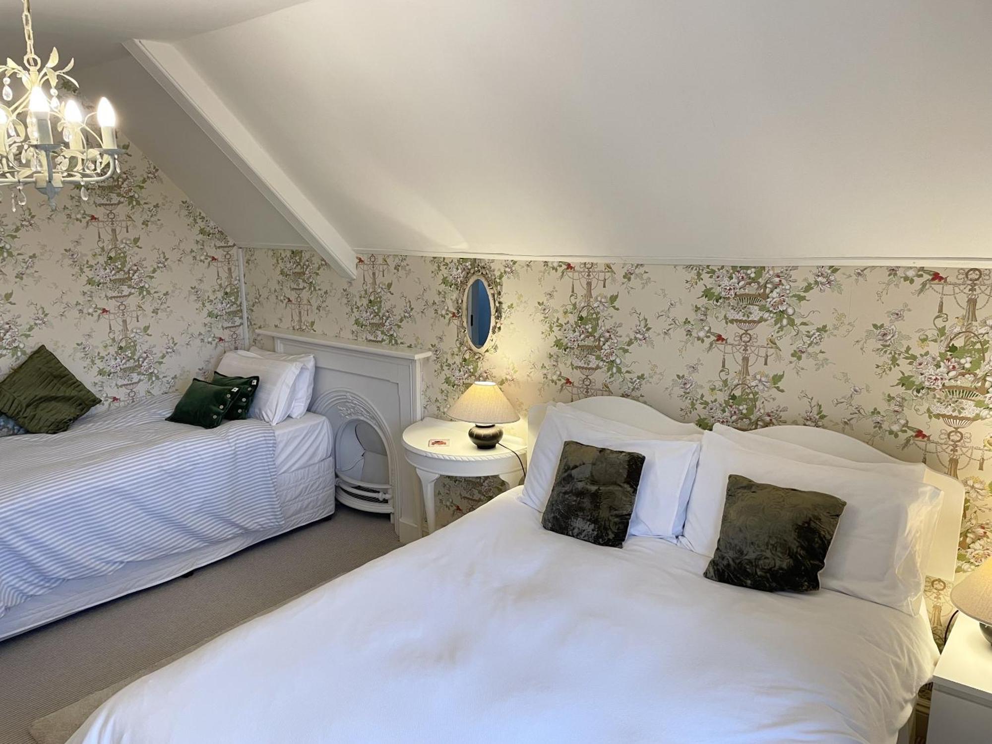 The Mount Somerton Retreat - Nr Bruton, Glastonbury, The Spectacular Wells Cathedral, Millfield School, Leonardo Helicopters, Yeovilton Eksteriør billede