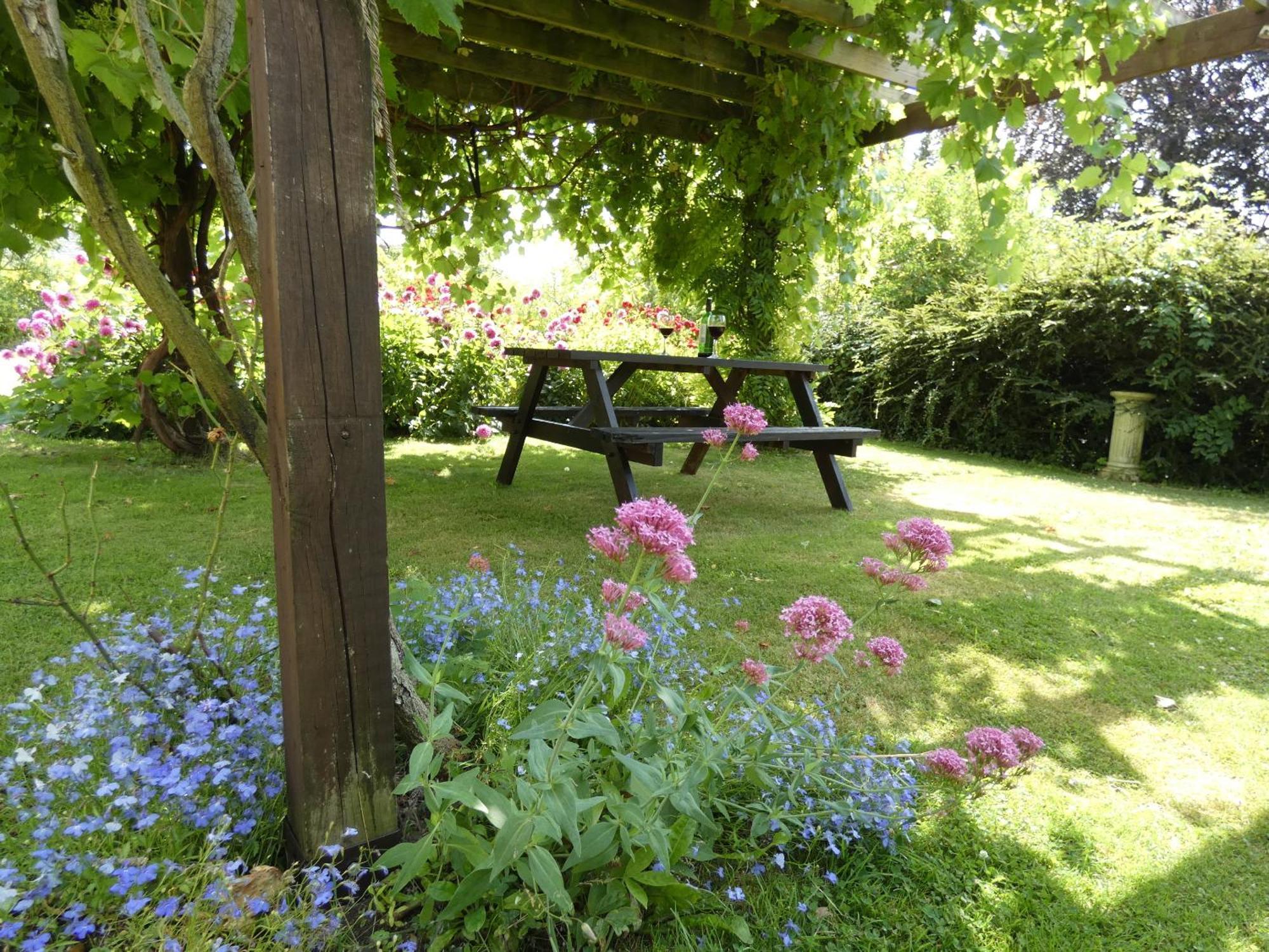 The Mount Somerton Retreat - Nr Bruton, Glastonbury, The Spectacular Wells Cathedral, Millfield School, Leonardo Helicopters, Yeovilton Eksteriør billede